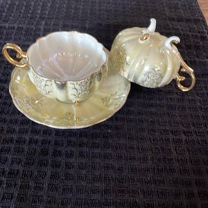 Royal Halsey fine, China, cup & saucer set. 1 extra cup excellent condition